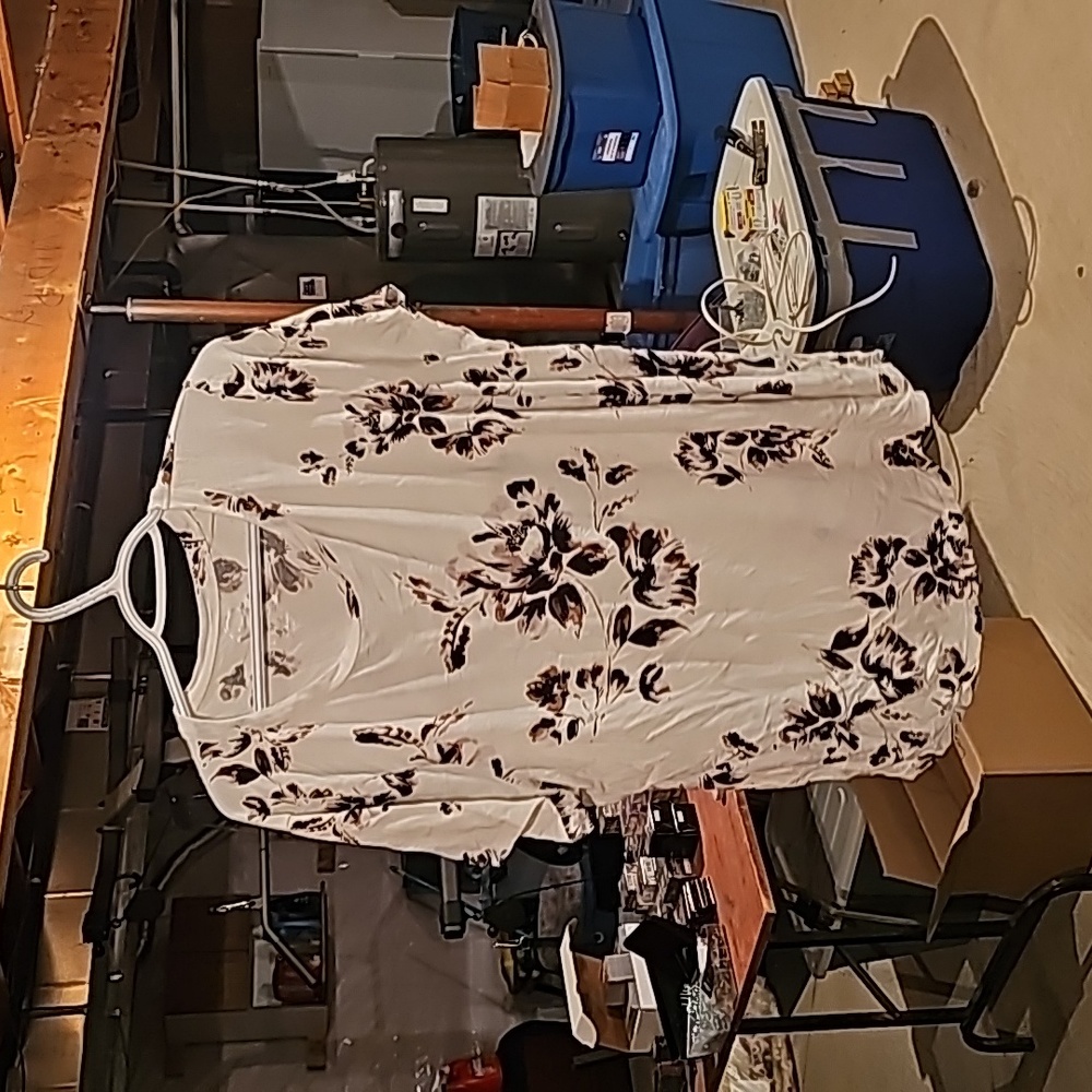 Maurices 24/7 floral print top sx 2x
